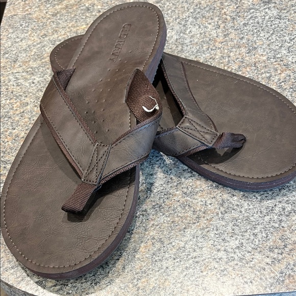 Old Navy Men's Dark Brown Flip-Flops - Picture 1 of 5